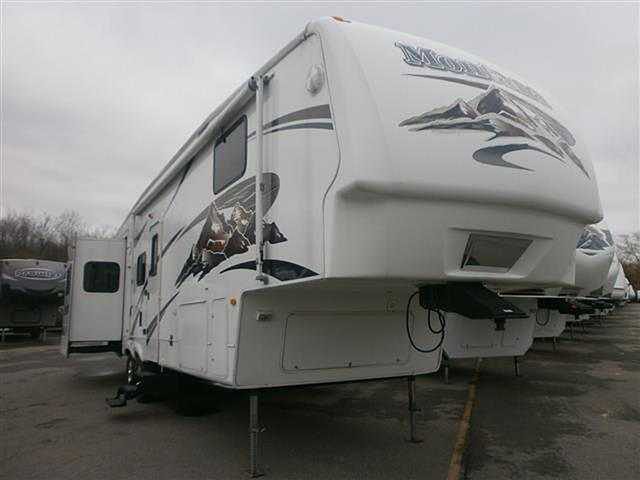 2008 Keystone Montana Photo