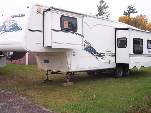 2000 Keystone Montana Photo
