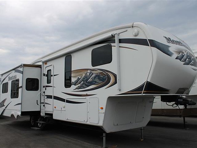 2009 Keystone Montana Photo