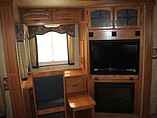 2009 Keystone Montana Photo #5