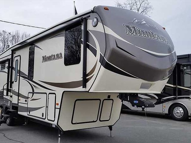 2015 Keystone Montana Photo