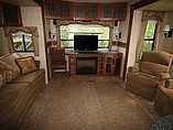 2010 Keystone Montana Photo #5