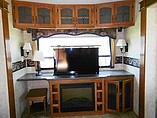 2009 Keystone Montana Photo #7