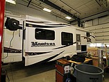 2009 Keystone Montana Photo #17