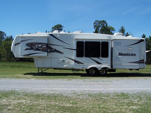 2007 Keystone Montana Photo