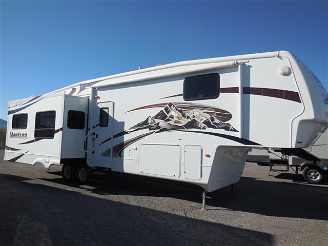 2009 Keystone Montana Photo