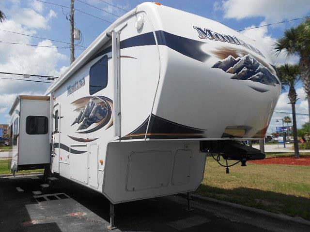 2009 Keystone Montana Photo