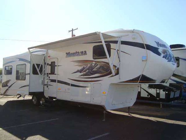 2010 Keystone Montana Photo