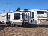 2015 Keystone Montana Photo #9