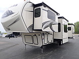 2014 Keystone Montana Photo #3