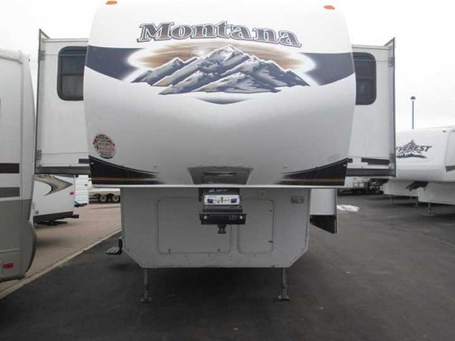 2010 Keystone Montana Photo