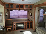 2009 Keystone Montana Hickory Photo #10