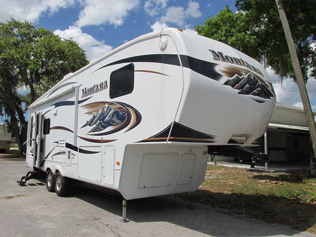 2010 Keystone Montana Hickory Photo