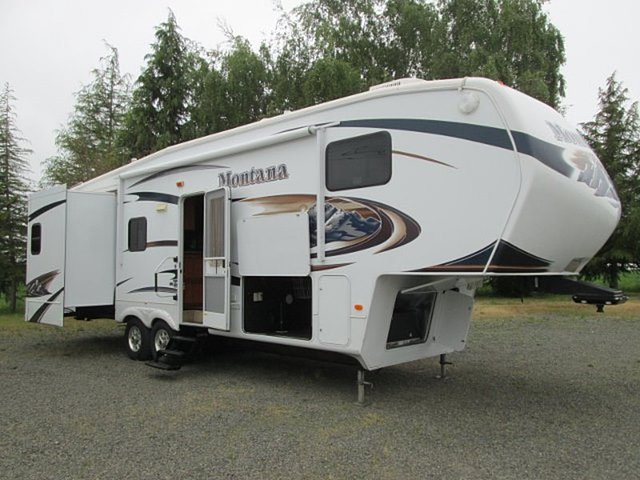 2010 Keystone Montana Hickory Photo
