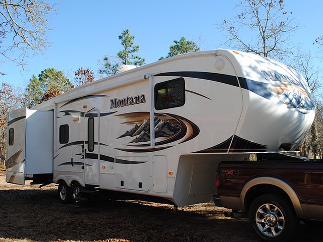 2011 Keystone Montana Hickory Photo