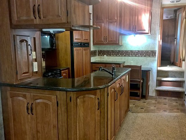 2011 Keystone Montana Hickory Photo