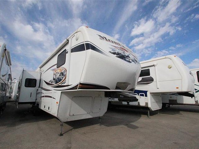 2011 Keystone Montana Hickory Photo