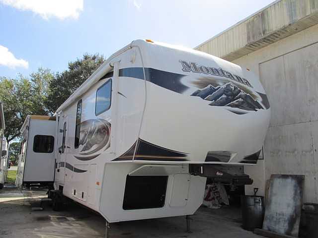 2011 Keystone Montana Hickory Photo