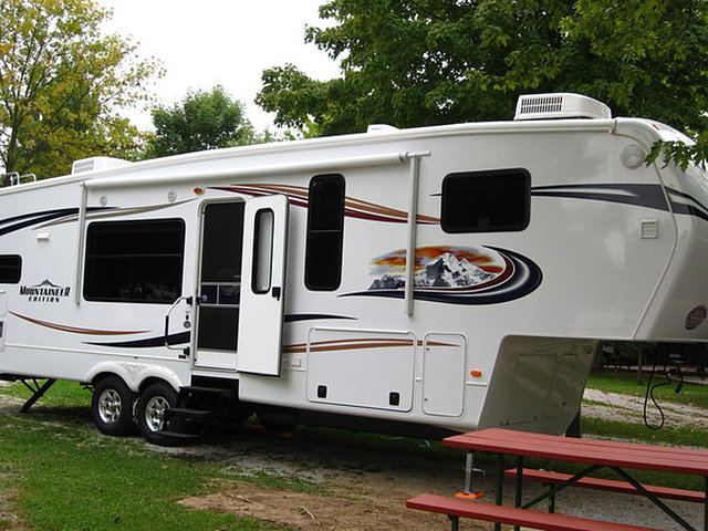 2012 Keystone Montana Mountaineer Photo