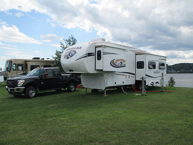 2012 Keystone Montana Mountaineer Photo