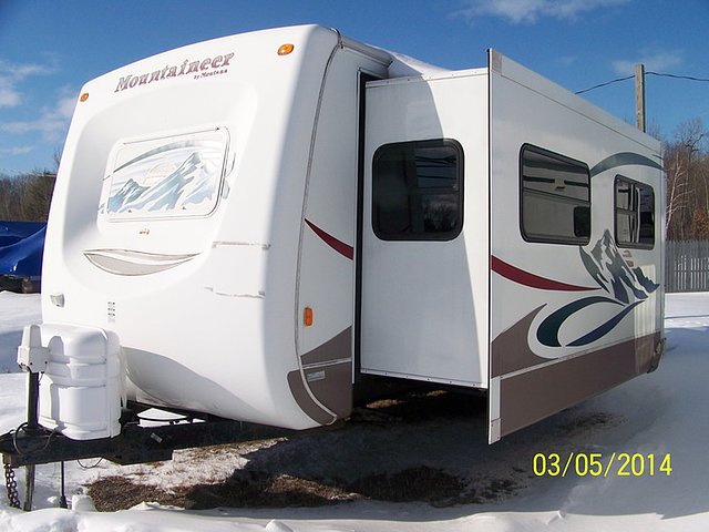2004 Keystone Montana Photo