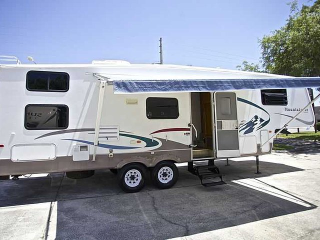 2005 Keystone Montana Mountaineer Photo