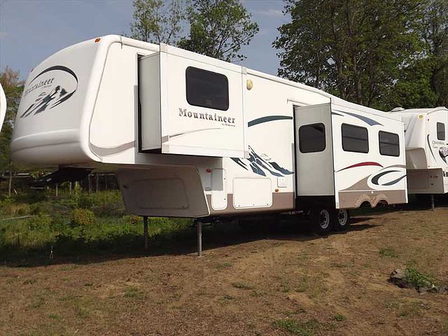 2005 Keystone Montana Mountaineer Photo