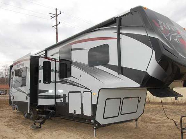2015 Keystone Raptor Photo