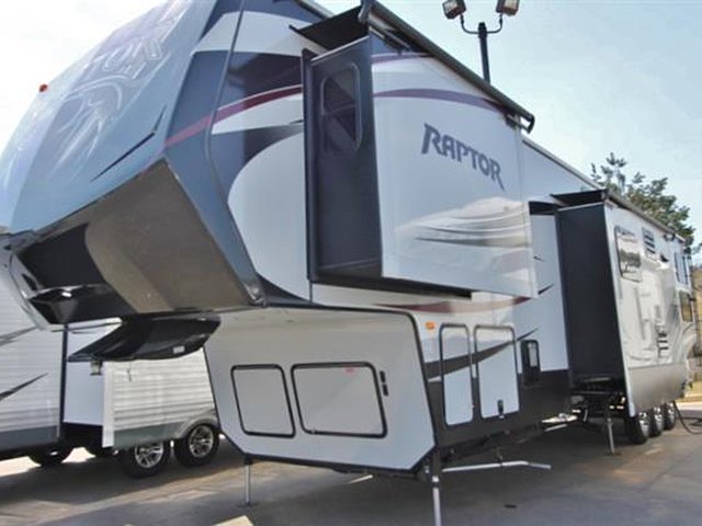 2015 Keystone Raptor Photo