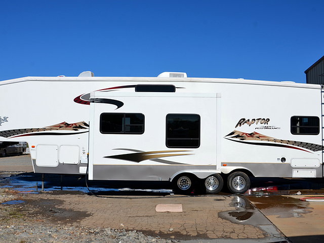 2005 Keystone Raptor Photo