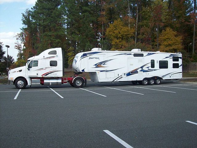 2011 Keystone Raptor Photo