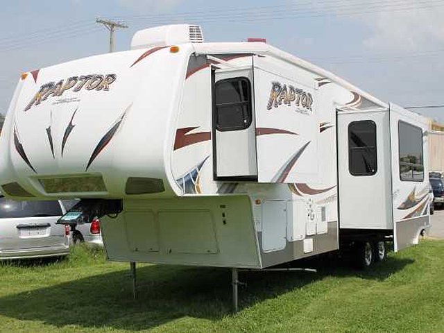 2010 Keystone Raptor Photo