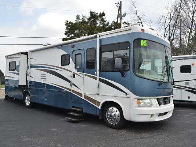 2005 Forest River Georgetown XL Photo