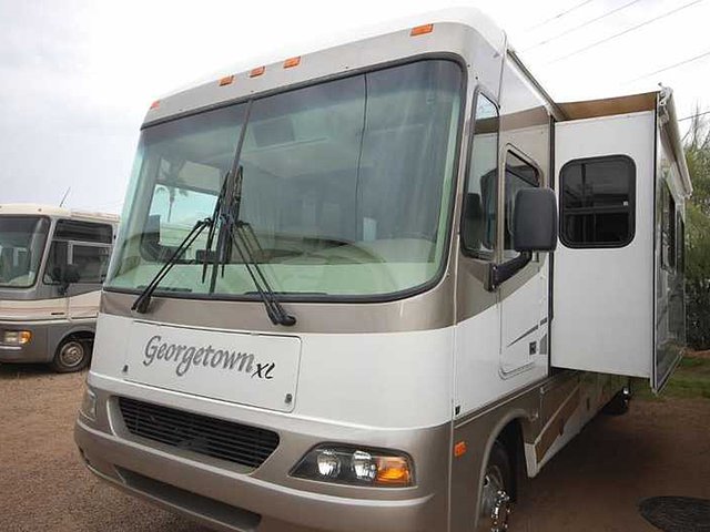 2005 Forest River Georgetown XL Photo