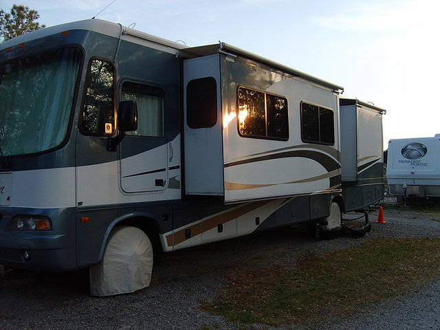 2005 Forest River Georgetown XL Photo
