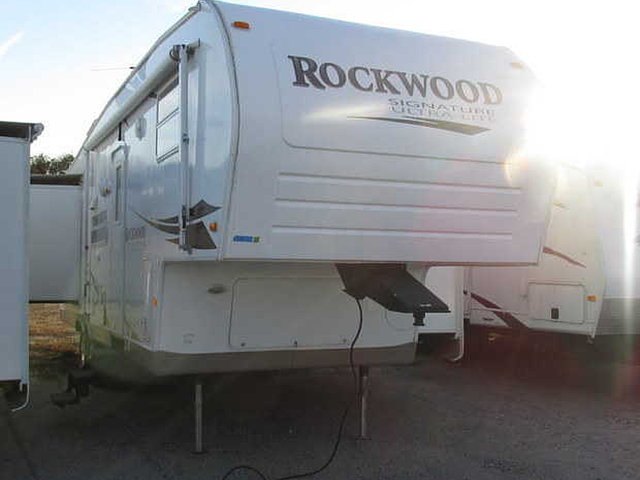 09 Forest River Rockwood Signature