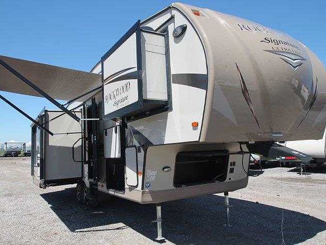 2016 Forest River Rockwood Signature Ultra Lite Photo