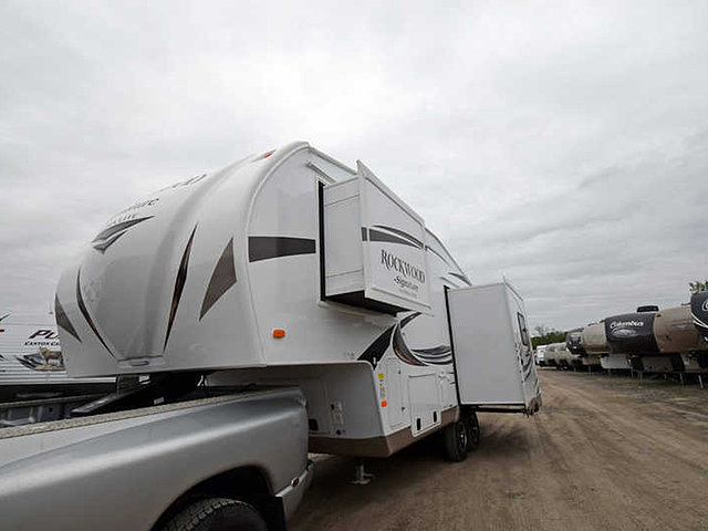 2015 Forest River Rockwood Signature Ultra Lite Photo