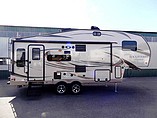 2016 Forest River Rockwood Signature Ultra Lite Photo #3