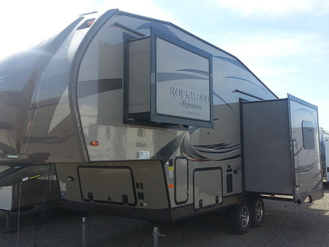 2015 Forest River Rockwood Signature Ultra Lite Photo