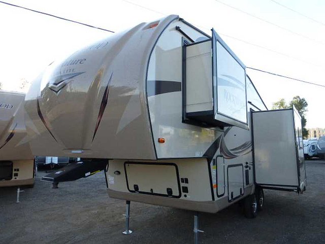 2015 Forest River Rockwood Signature Ultra Lite Photo