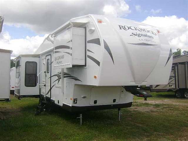 2014 Forest River Rockwood Signature Ultra Lite Photo