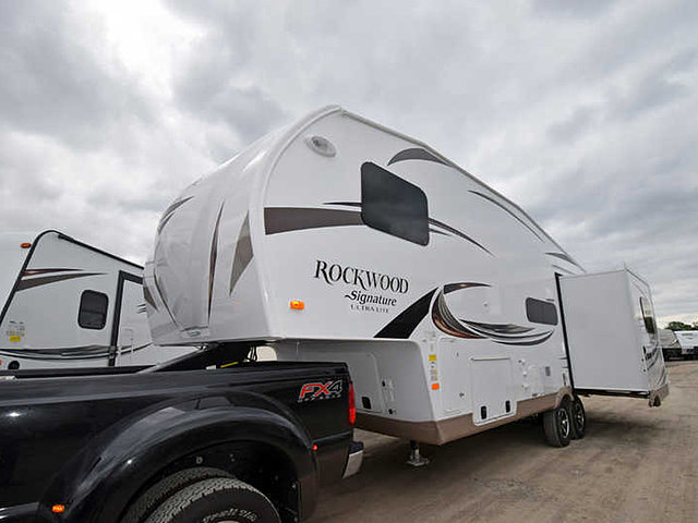 2015 Forest River Rockwood Signature Ultra Lite Photo