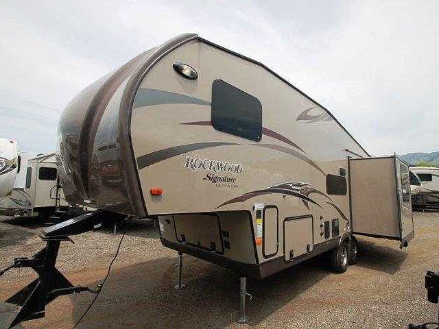 2015 Forest River Rockwood Signature Ultra Lite Photo