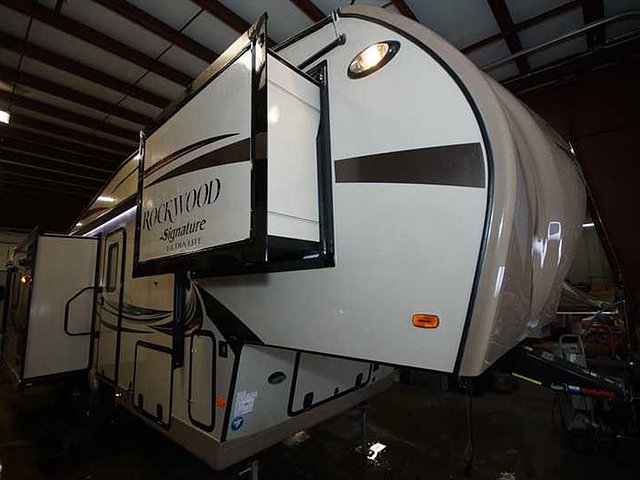 2015 Forest River Rockwood Signature Ultra Lite Photo