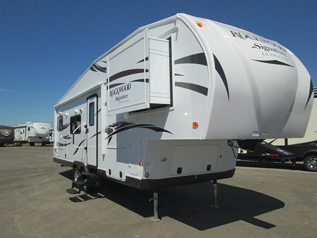 2015 Forest River Rockwood Signature Ultra Lite Photo