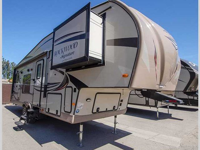 2016 Forest River Rockwood Signature Ultra Lite Photo