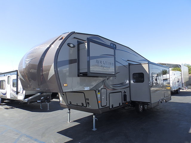 2015 Forest River Rockwood Signature Ultra Lite Photo