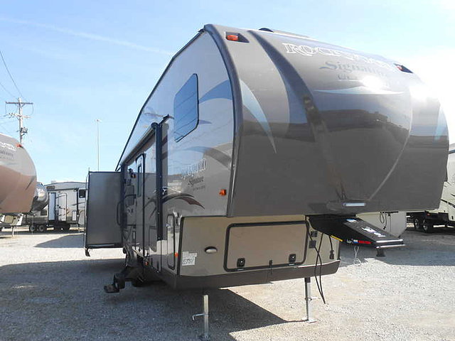 2015 Forest River Rockwood Signature Ultra Lite Photo