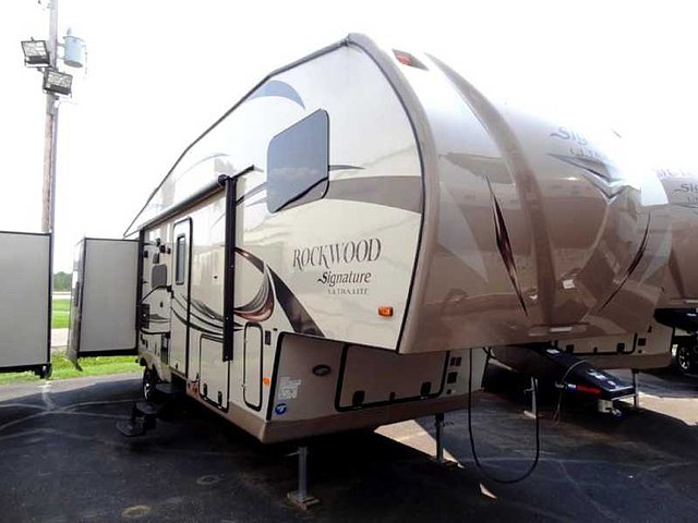 2015 Forest River Rockwood Signature Ultra Lite Photo